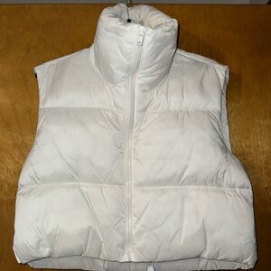 Women’s white cropped puffer vest. Size S.